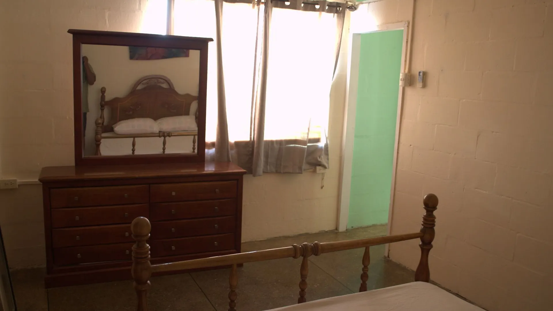 *** Hotell Port Lodge Port of Spain Trinidad och Tobago